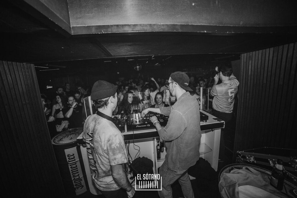 Cada+noche+en+El+Sótano+es+especial,+pero+la+Nochevieja+es+básicamente+otro+nivel+++Este+año+vamos+a+comernos+las+uvas+con+un+grupo+de+artistas+digno+de+record+guiness+de+la+fiesta+y+queremos+que+el+público+est (1)