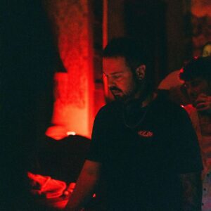 Este domingo toca bailar en familia En esta ocasión @rubenaller_ se encargará de cerrar la sesión ️⸻ @lajartatarragona Entrada GRATUITA De 18 a 23h